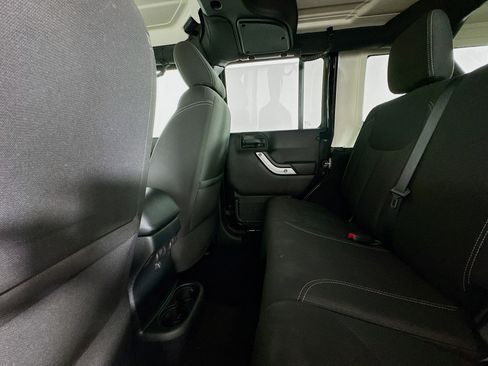 Used 2018 Jeep Wrangler Unlimited Sahara w/ Connectivity Group image 23