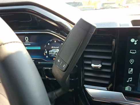 Used 2024 Chevrolet Silverado 1500 LT AWD/4WD image 17