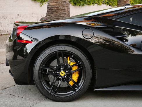 Used 2016 Ferrari 488 GTB image 8