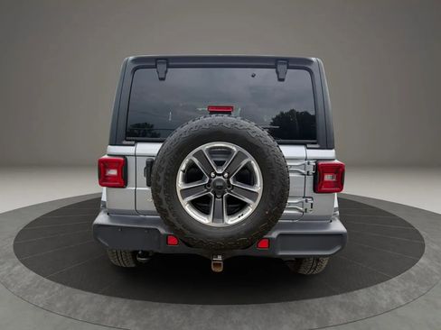 Used 2019 Jeep Wrangler Unlimited Sahara w/ Cold Weather Group AWD/4WD image 6
