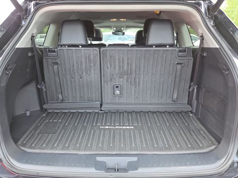 Used 2022 Toyota Highlander XLE AWD/4WD image 28