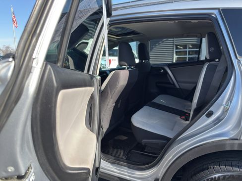 Used 2018 Toyota RAV4 XLE image 14