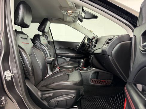 Used 2020 Jeep Compass Trailhawk w/ Cold Weather Group image 27