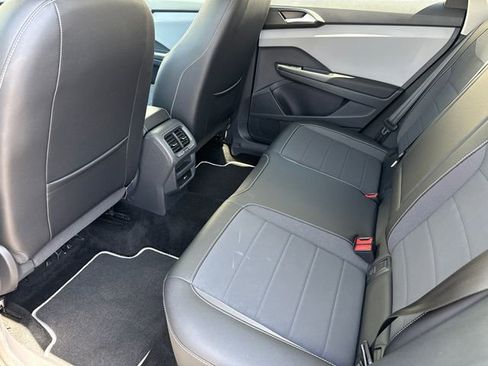 Certified 2023 Volkswagen Taos SE w/ Panoramic Sunroof Package image 37