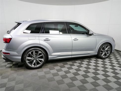 Used 2022 Audi SQ7 Premium Plus w/ SQ7 Executive Package AWD/4WD image 2