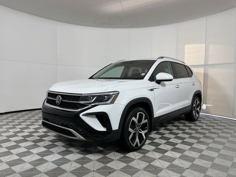 Used 2022 Volkswagen Taos SEL image 3