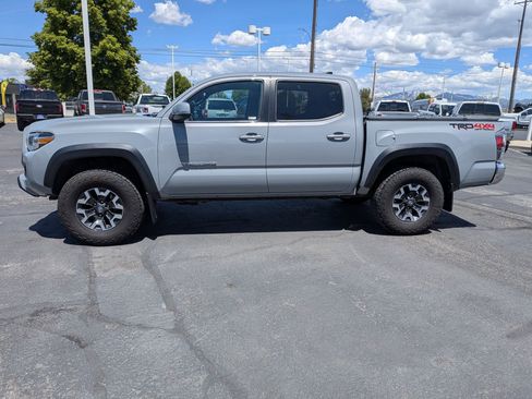 Used 2020 Toyota Tacoma TRD Off-Road AWD/4WD image 9