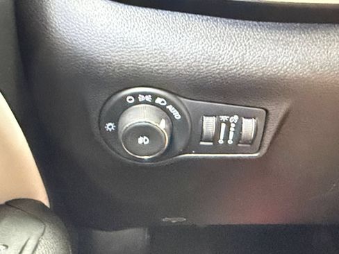 Used 2025 Jeep Compass Limited AWD/4WD image 32