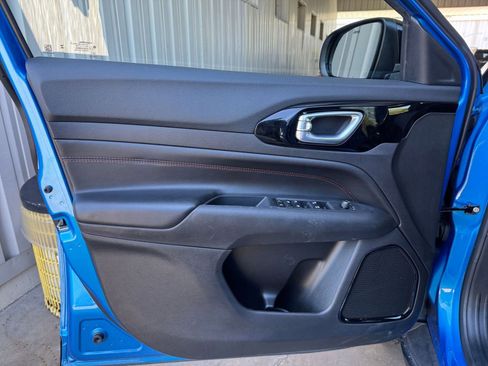 Used 2025 Jeep Compass Trailhawk image 22