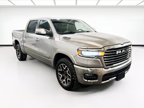 Used 2025 RAM 1500 Laramie AWD/4WD image 3