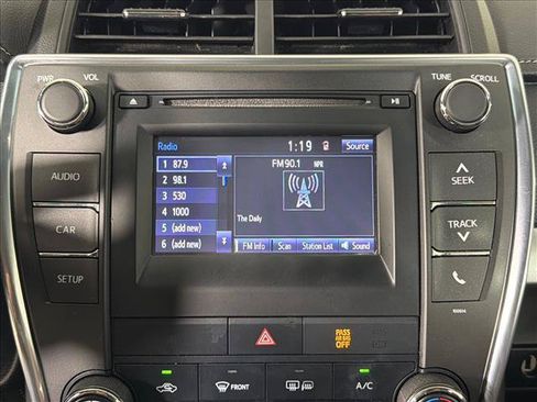 Used 2017 Toyota Camry SE FWD image 28