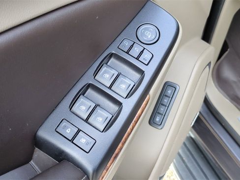 Used 2017 Chevrolet Suburban Premier image 13