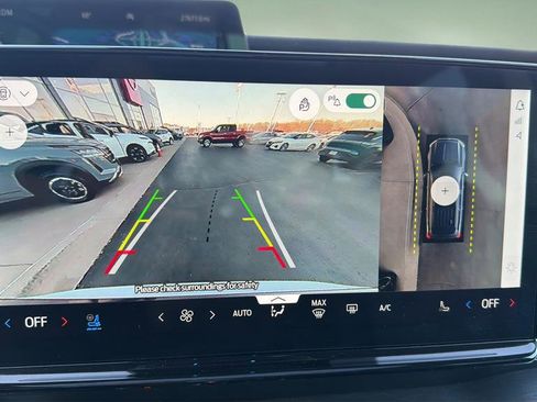 Used 2025 Ford Expedition Platinum image 28