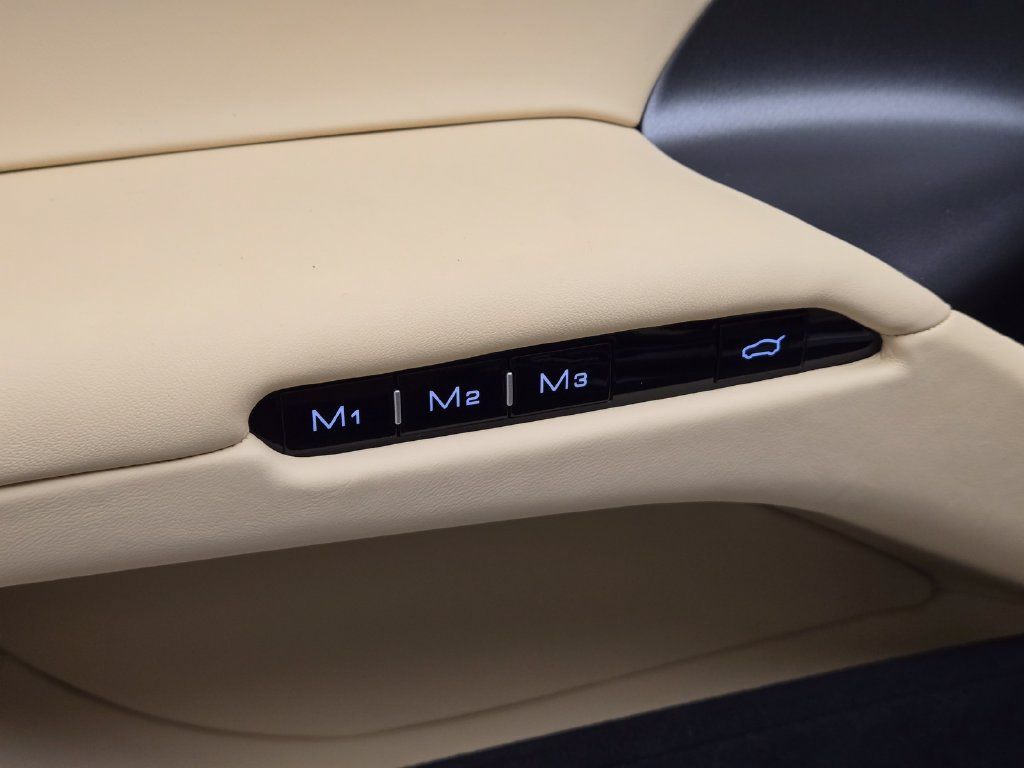Used 2025 Ferrari 12Cilindri RWD image 37