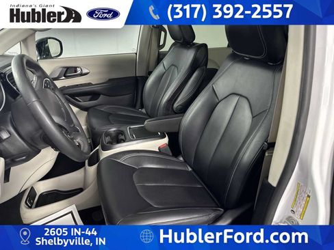 Used 2024 Chrysler Pacifica Limited FWD image 13