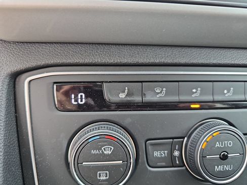 Used 2021 Volkswagen Atlas SE FWD image 21