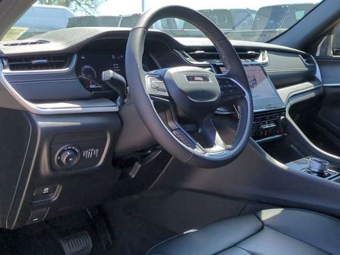 Used 2024 Jeep Grand Cherokee Limited image 12