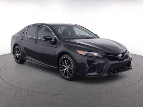 Used 2024 Toyota Camry SE FWD image 6