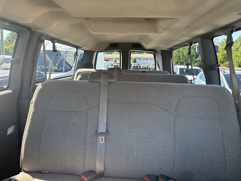 Used 2025 Chevrolet Express 3500 LT w/ LT Preferred Equipment Group RWD image 4