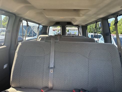 Used 2025 Chevrolet Express 3500 LT w/ LT Preferred Equipment Group RWD image 4
