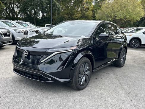 New 2025 Nissan Ariya AWD image 3