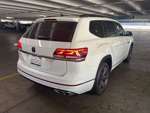 Used 2021 Volkswagen Atlas SE w/ Panoramic Sunroof Package FWD image 2