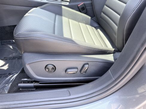 Used 2024 Volkswagen Jetta SE FWD image 27
