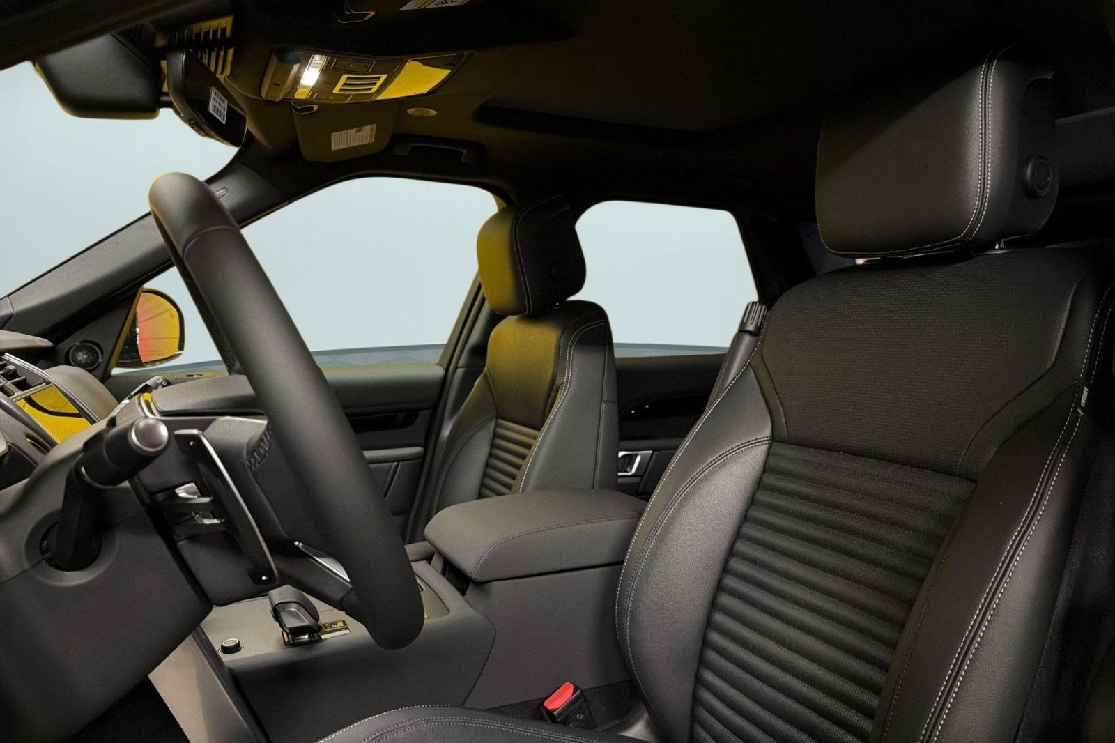 New 2026 Land Rover Discovery S AWD/4WD image 5