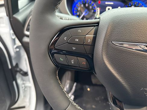 Used 2024 Chrysler Pacifica Limited w/ S Appearance Package image 39