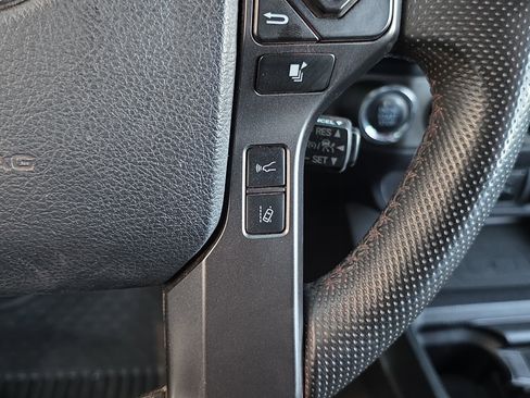 Used 2018 Toyota Tacoma TRD Off-Road w/ Technology Package image 16