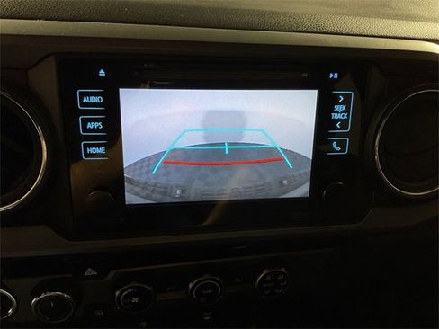 Used 2016 Toyota Tacoma TRD Sport image 3