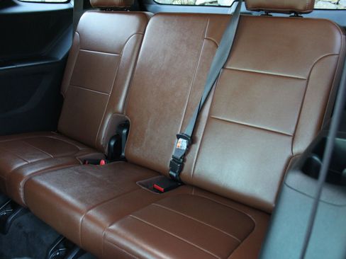 Used 2020 Chevrolet Traverse High Country image 11