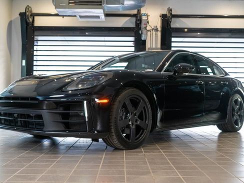 New 2026 Porsche Panamera 4 image 1