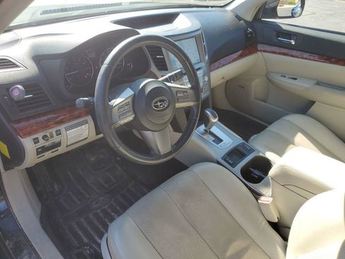 Used 2011 Subaru Outback 2.5i Limited AWD/4WD image 9