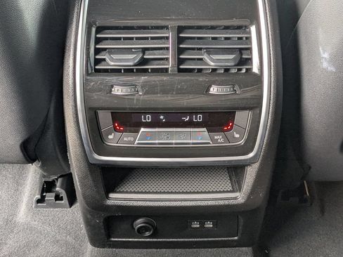 Used 2026 BMW X7 M60i AWD/4WD image 32