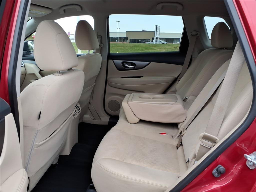 Used 2016 Nissan Rogue SV FWD image 28