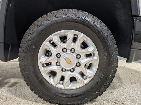 Used 2021 Chevrolet Silverado 2500 Custom w/ Custom Value Package image 20