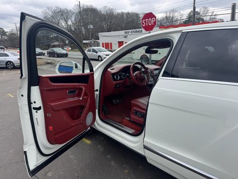Used 2018 Bentley Bentayga AWD/4WD image 9