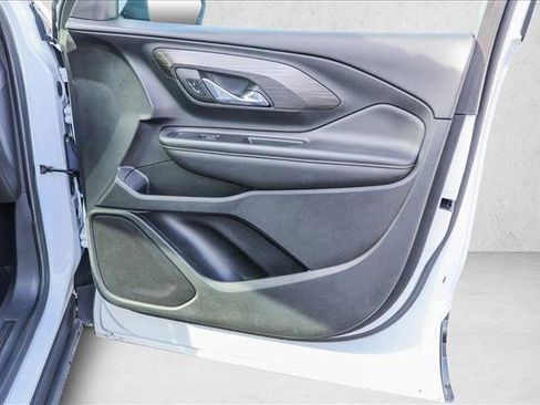 Used 2023 GMC Terrain SLT image 30