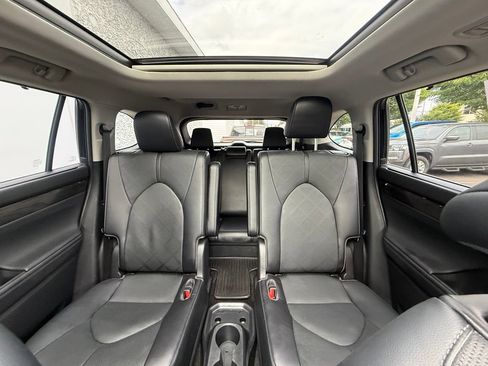 Used 2023 Toyota Highlander Platinum AWD/4WD image 17