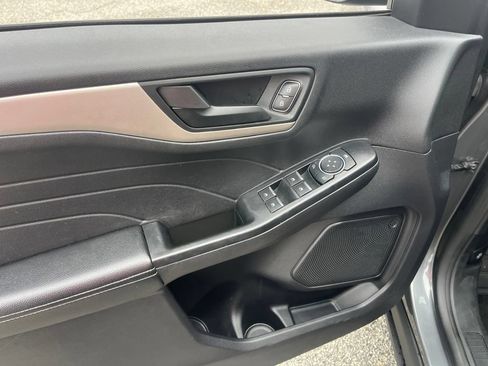 Used 2022 Ford Escape SE FWD image 6