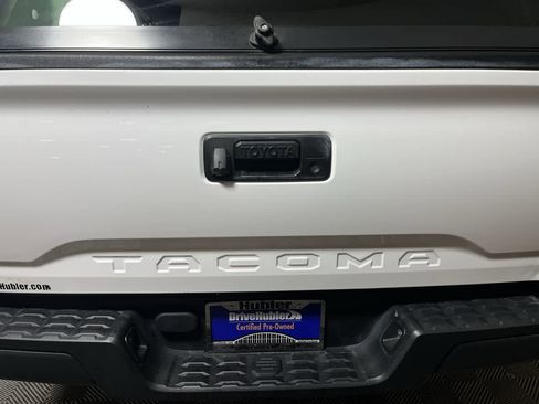 Used 2020 Toyota Tacoma SR image 11