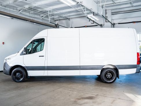 Used 2022 Mercedes-Benz Sprinter 3500 image 9