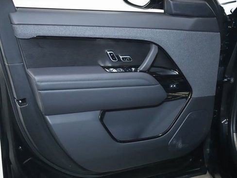 Certified 2025 Land Rover Range Rover Sport SE image 32