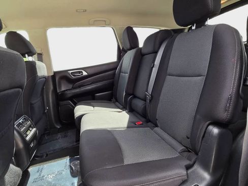 Used 2019 Nissan Pathfinder SV image 14