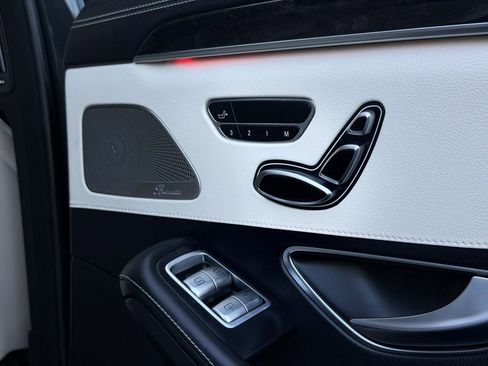 Used 2018 Mercedes-Benz S 560 Sedan image 24