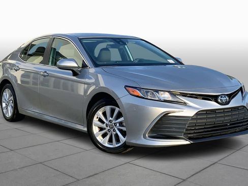 Used 2024 Toyota Camry LE image 3