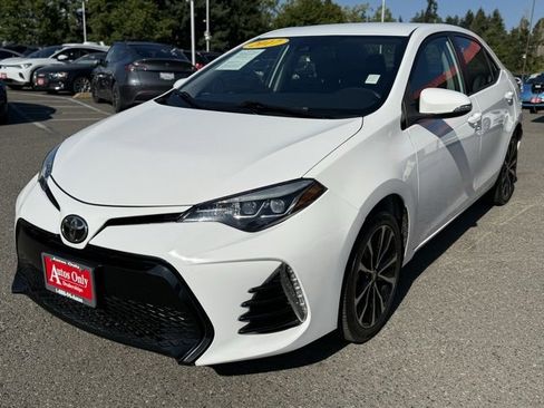Used 2017 Toyota Corolla SE image 1