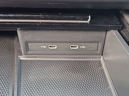 Certified 2024 Volkswagen Atlas SE image 11