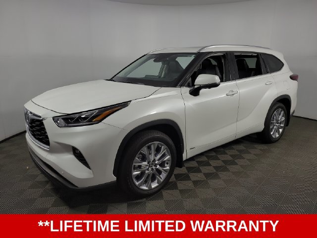 Used 2026 Toyota Highlander Limited AWD/4WD image 3